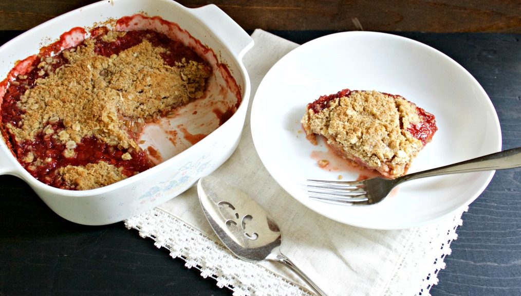 Rhubarb Strawberry Crumble